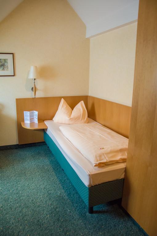 Domizil Alte Post Hotel Puttlingen Ngoại thất bức ảnh
