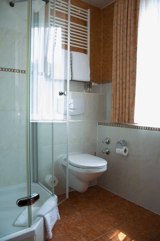 Domizil Alte Post Hotel Puttlingen Ngoại thất bức ảnh