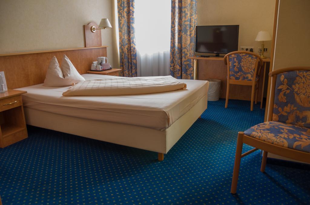 Domizil Alte Post Hotel Puttlingen Ngoại thất bức ảnh