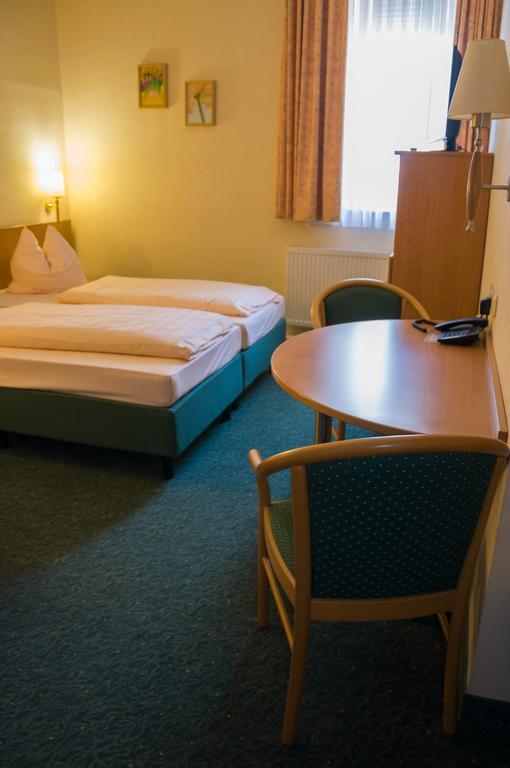 Domizil Alte Post Hotel Puttlingen Ngoại thất bức ảnh