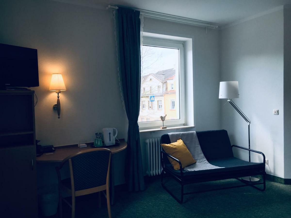 Domizil Alte Post Hotel Puttlingen Ngoại thất bức ảnh